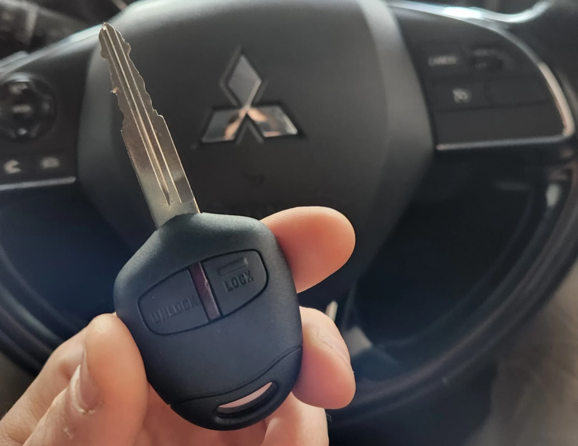 Schlüsselanhänger mit integriertem Ersatzschlüssel Auto von Mr Key
