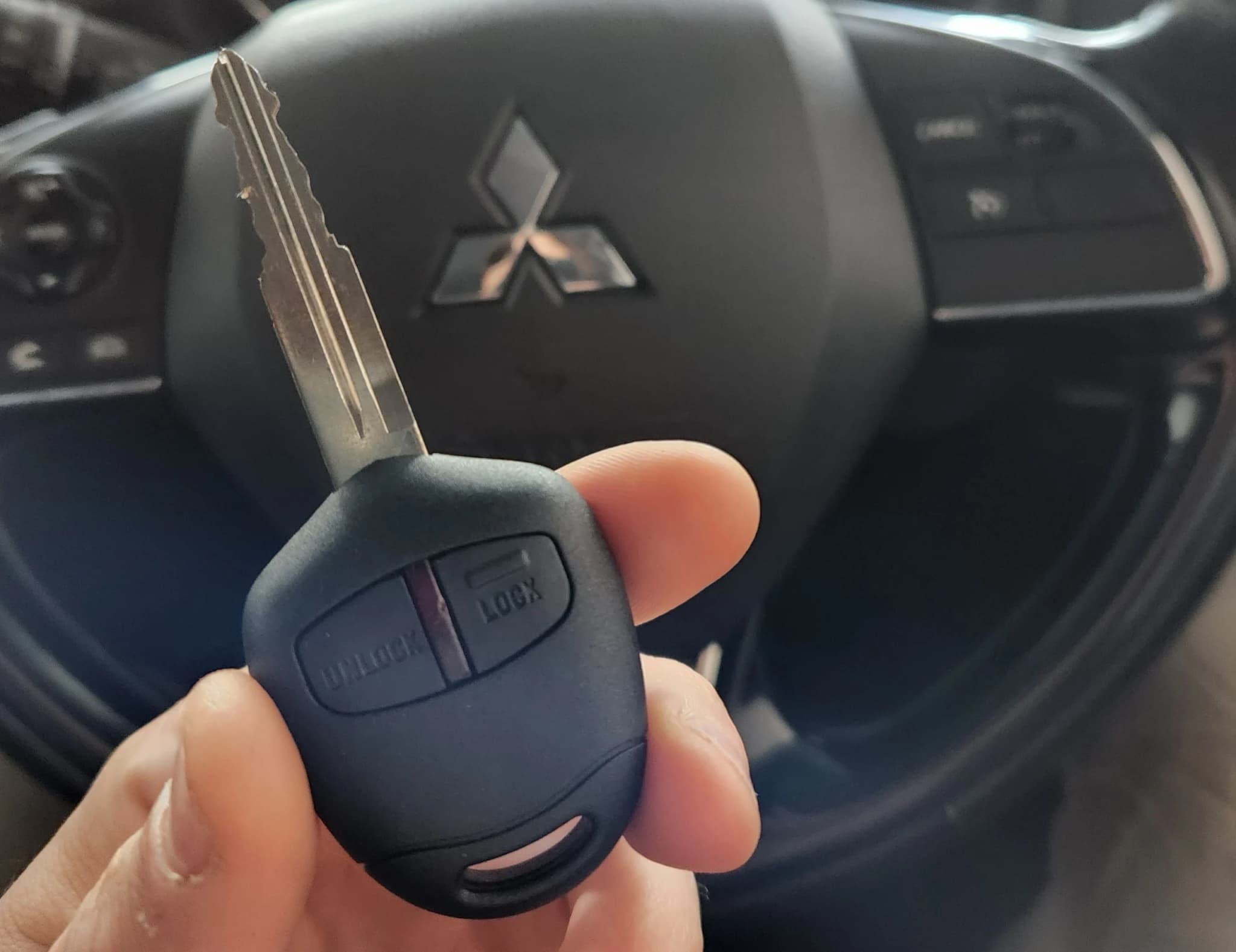 Schlüsselanhänger mit integriertem Ersatzschlüssel Auto von Mr Key