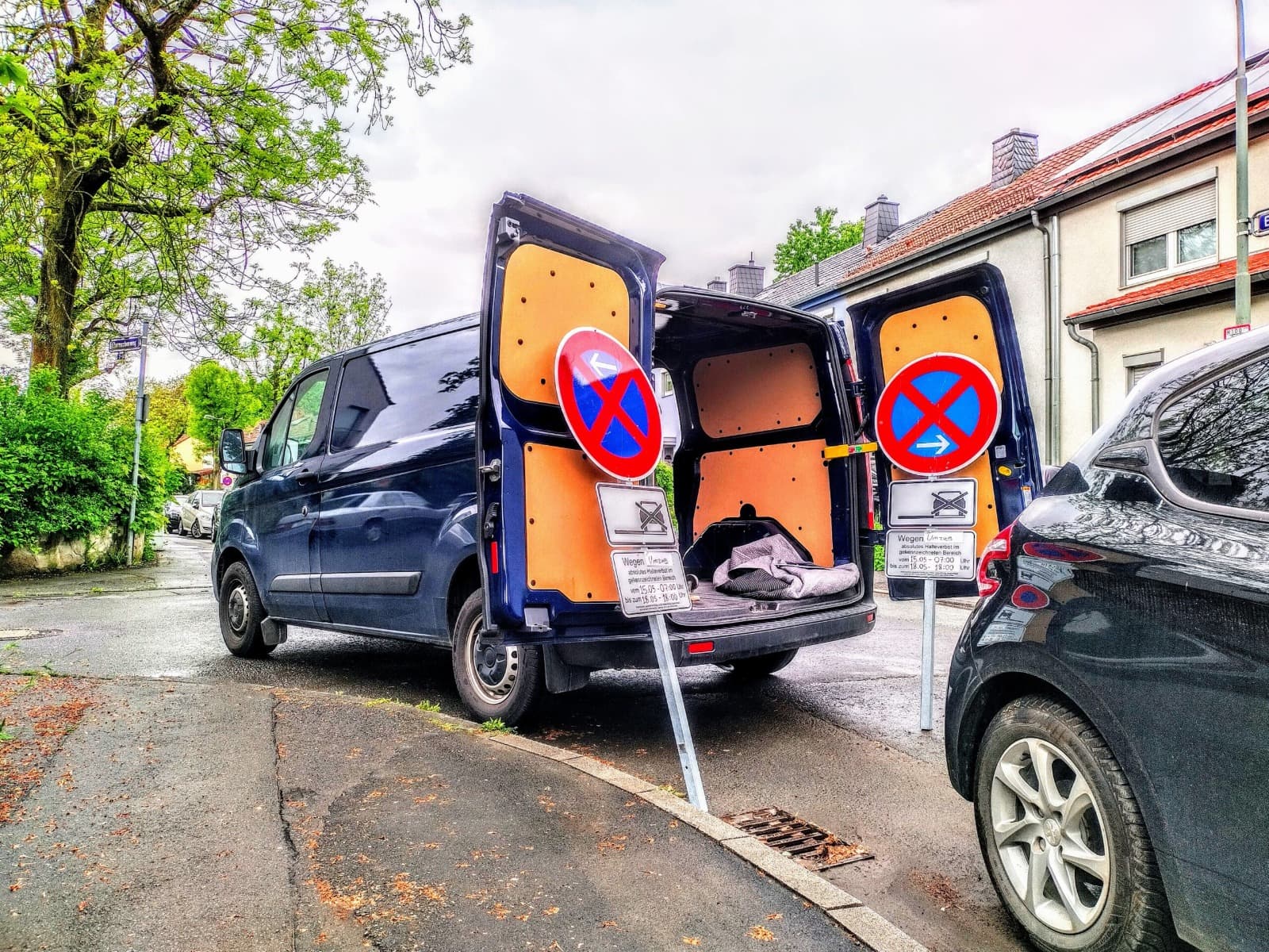 Umzug Parkplatz reservieren: Mit Halteverbotsschildern Ärger am Umzugstag vermeiden