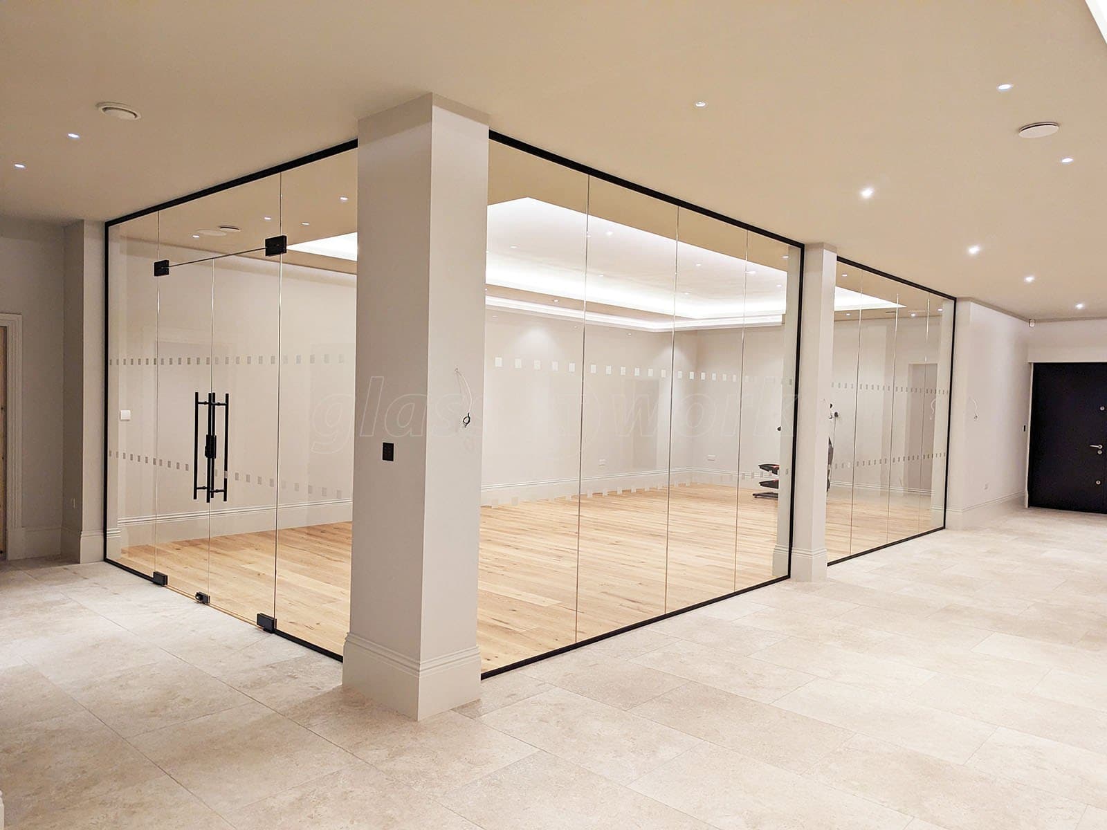 Glastrennwände Krefeld: Glasbau West verbindet Räume elegant