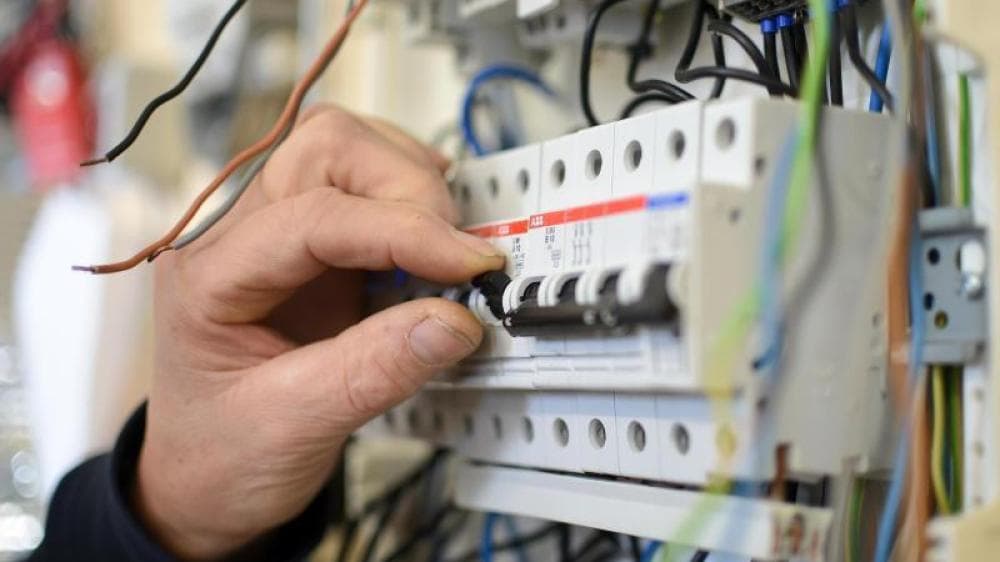 DGUV V3 Prüfung – Wie Betriebe ihre elektrische Sicherheit gewährleisten können