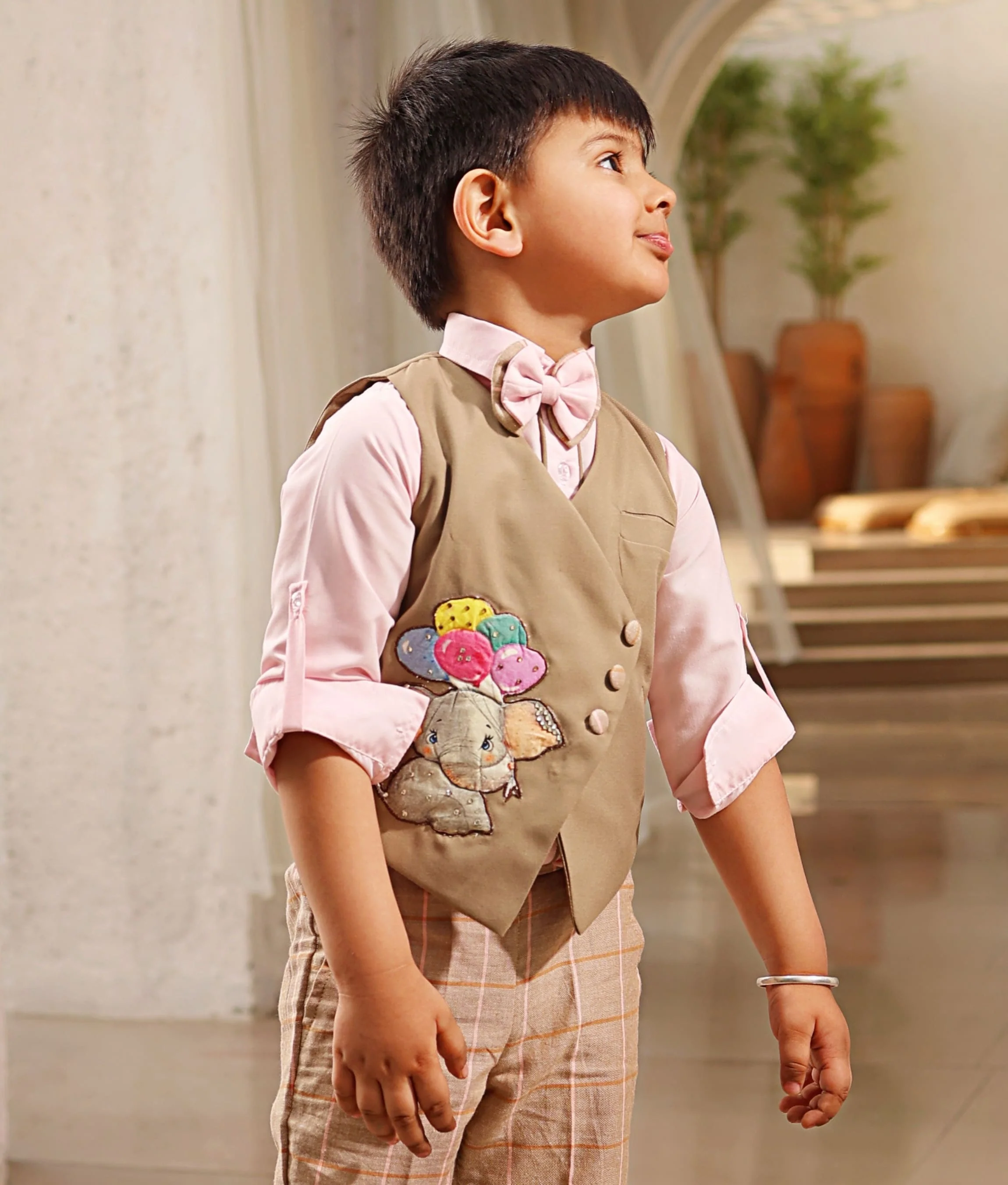 Festliche Kleidung Jungen – Stilvolle Outfits für kleine Gentlemen bei Lotte und Noah